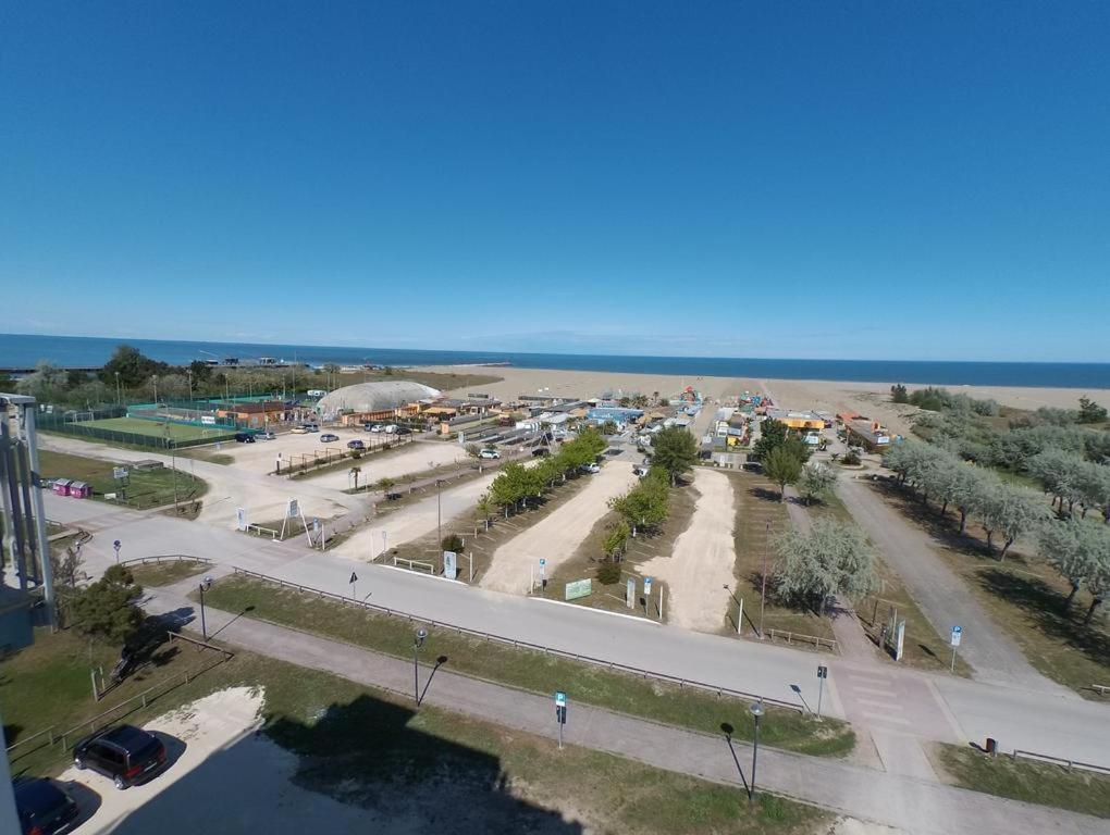 On The Adriatic Beach Tra Venezia Ferrara E Ravenna Sulla Spiaggia Della Riviera Adriatica Лидо дели Естенси Екстериор снимка